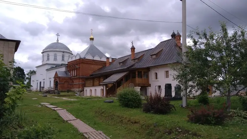 Алексеевская церковь, Макарьевская часовня и южный сестринский корпус.