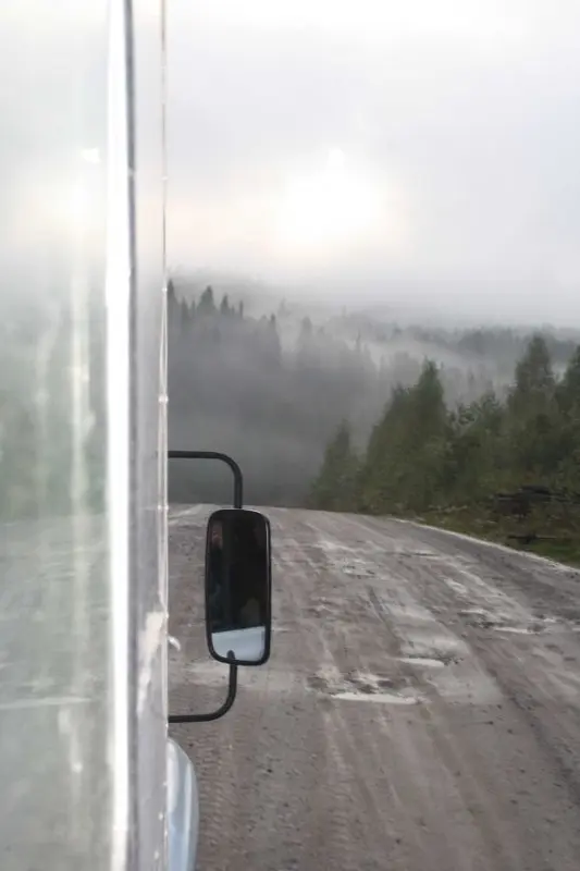 Утро, вид на дорогу из окна Урала
