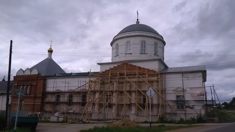 Алексеевская церковь, вид с улицы. Восстановительные работы.