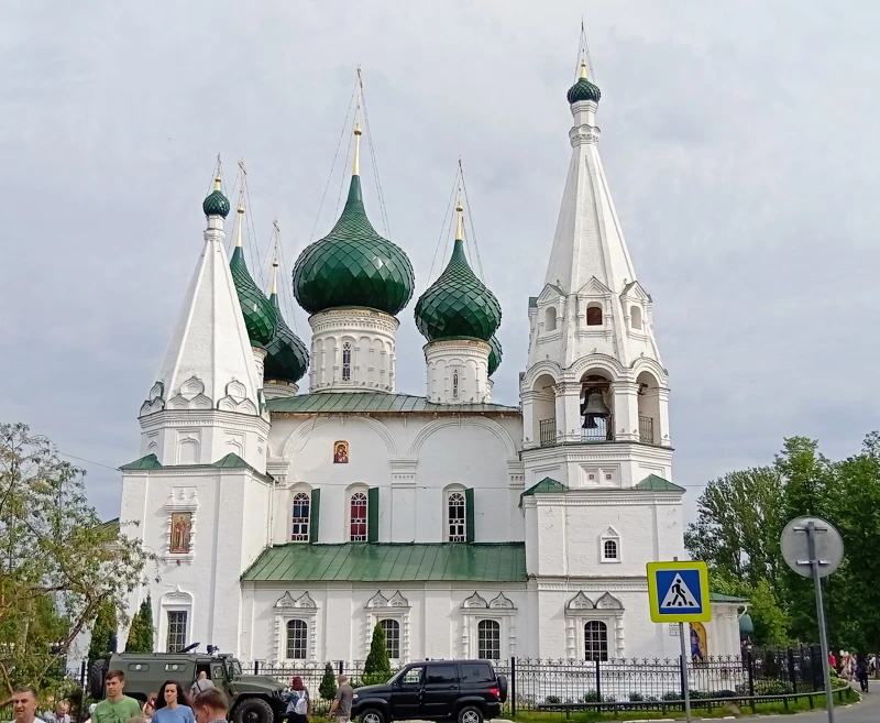 Церковь Спаса на Городу. Вид со стороны стадиона.