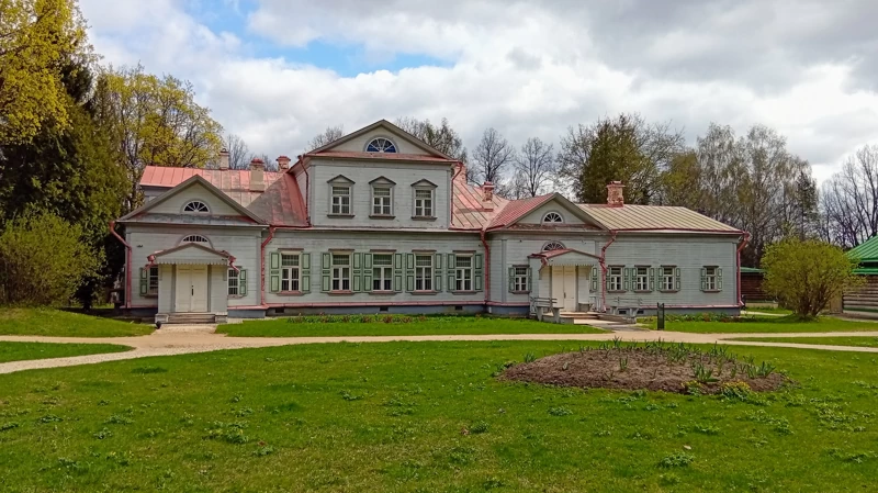 Главный дом усадьбы.