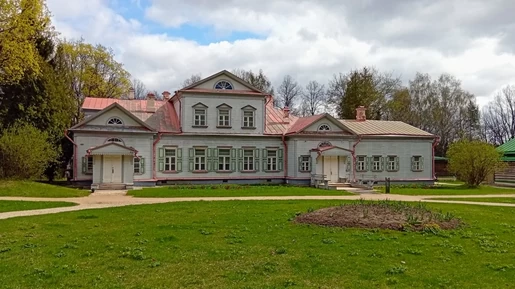 Главный дом усадьбы.