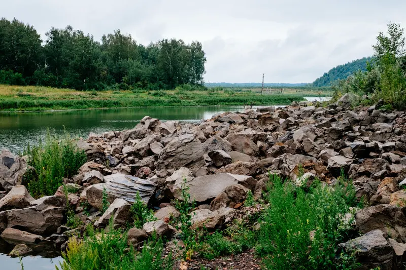 А на белых камнях клёв лучше