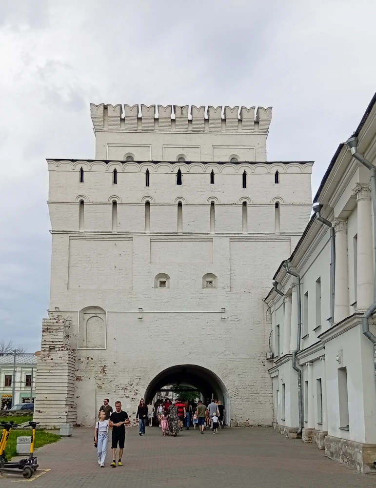 Знаменская (Власьева) башня.