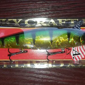 Воблер Lucky Craft Pointer 128 SP цв. Aurora Green Pearch