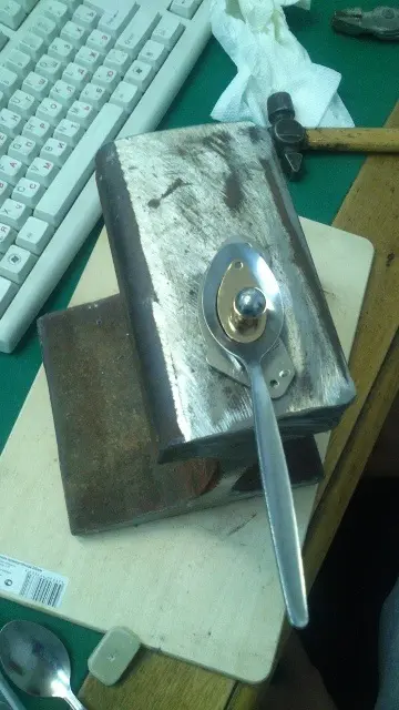 Первые лепестки для вертушек. Инструмент: фрагмент рельса, магнит от жесткого диска, ложка...