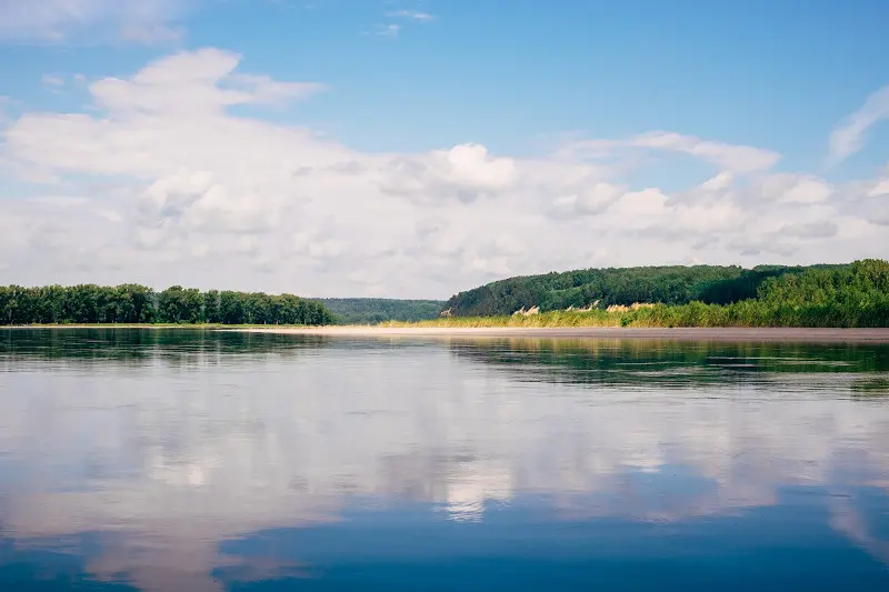 Июль, жара, убывающая каждый день вода, щука ловится как дурная в самый солнцепёк