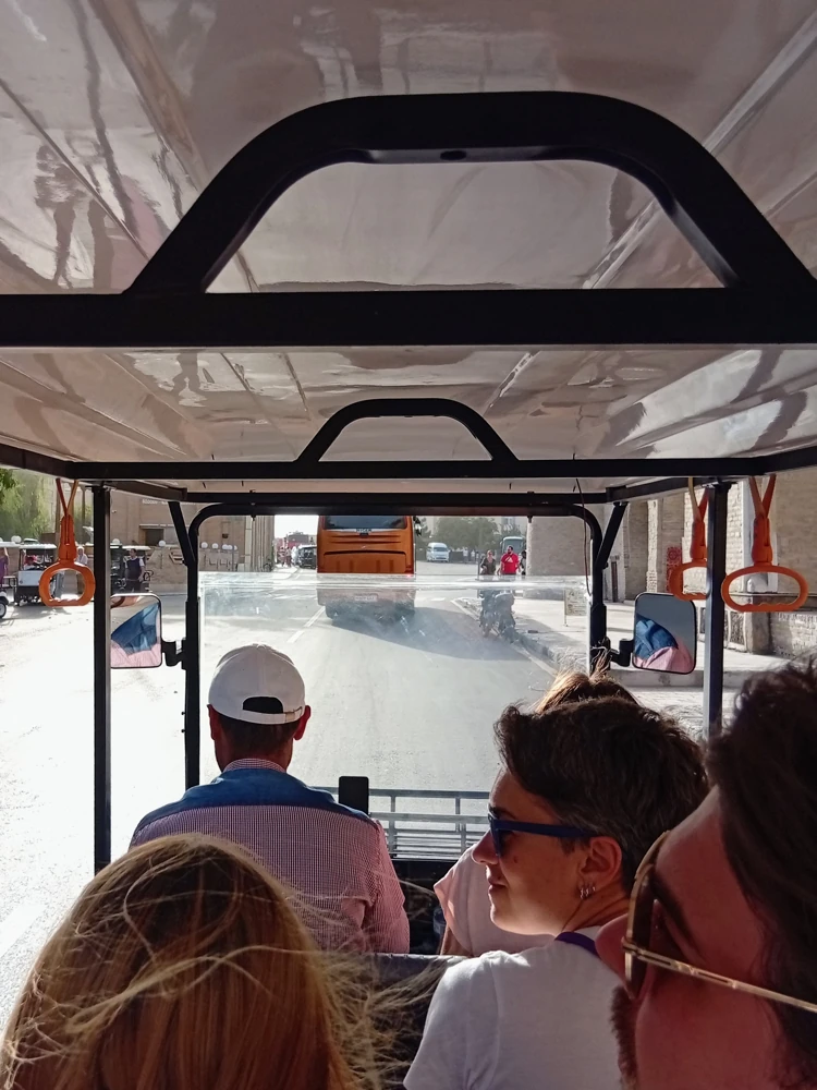 Едем на экскурсию.