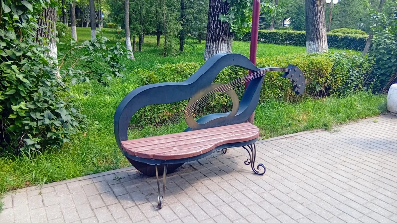 Музыкальная лавочка. Контрабас.