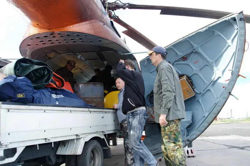 В вертолет взяли самое необходимое.