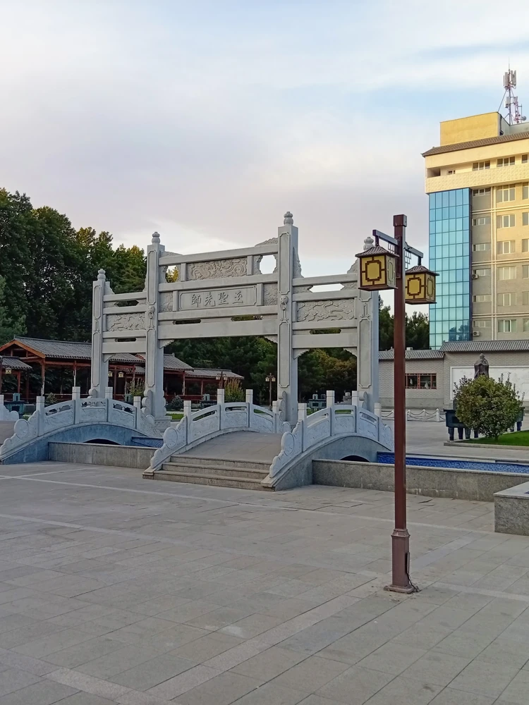 Китайский сквер.