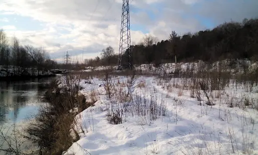 Снег, река и облака.