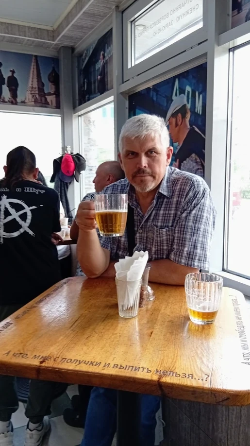 Бокальчик лишним не будет.