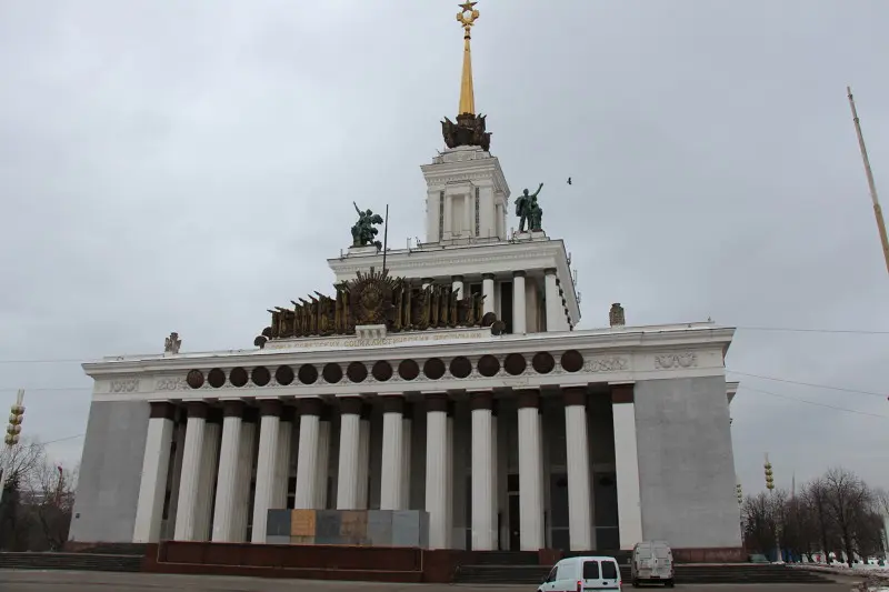 Не добрались еще до надписи