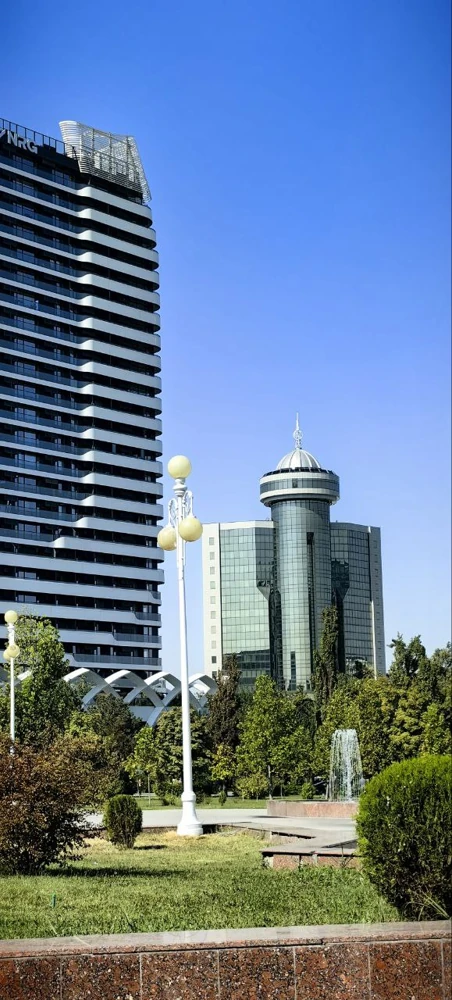 Международный деловой центр «Tashkent City», вид из парка.