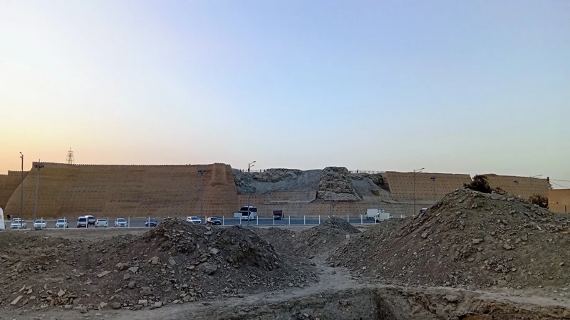 Цитадель Арк, вид от ансамбля Пои-Калян.