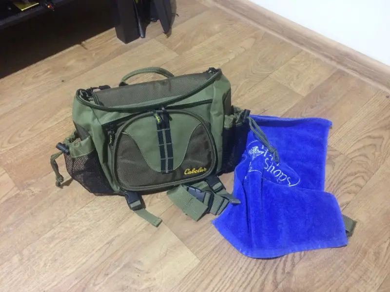 Наплечная сумка для рыбалки с берега ультра лайтом + полотенце для рук Bass Pro