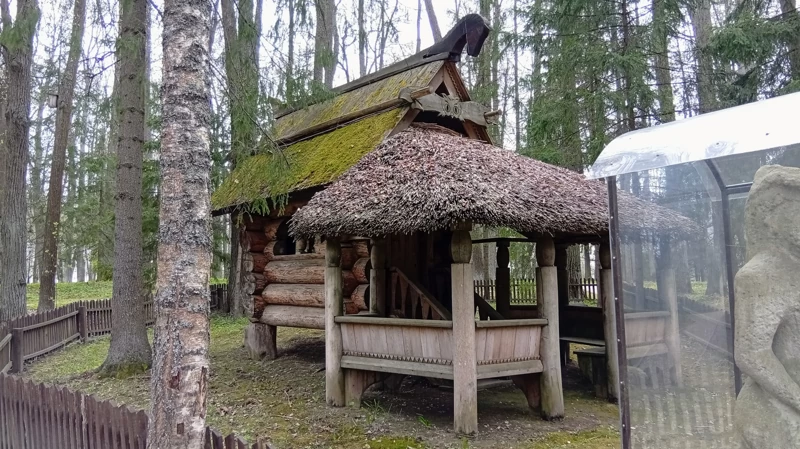 Избушка на курьих ножках, 1883 г. Архитектор Васнецов В. М.