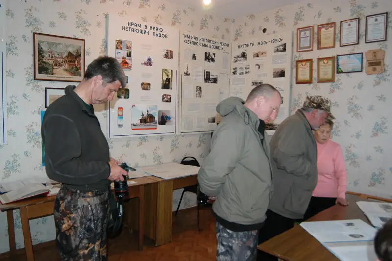 Посещение местного музея с окаменевшими костями и зубами мамонтов.