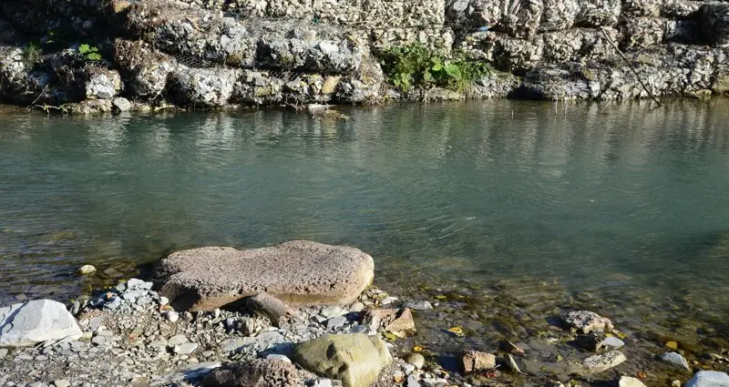 10 фото — Вода в горных реках Кавказа имеет удивительный бирюзовый оттенок.
