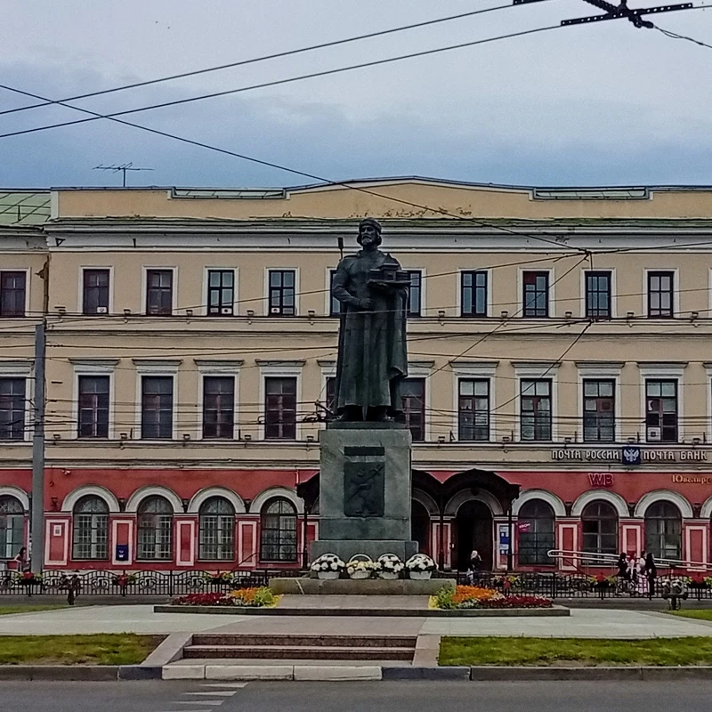 Он же, в приближении.