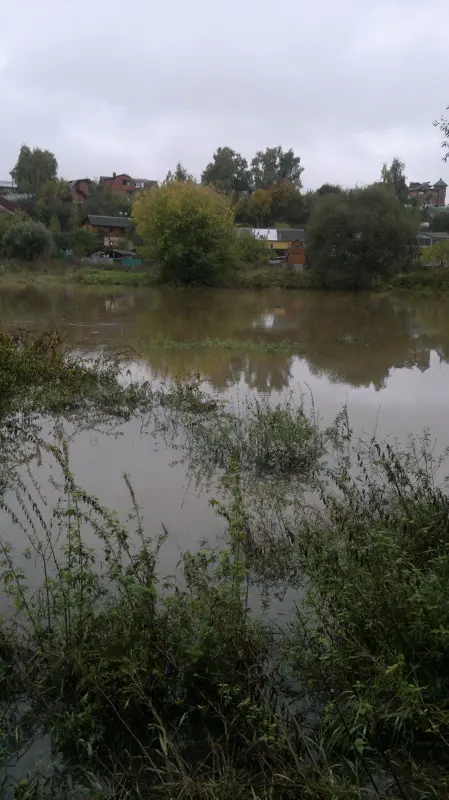 Пришел на реку увидел много мутной воды, затопленные кусты. Рабалки нет