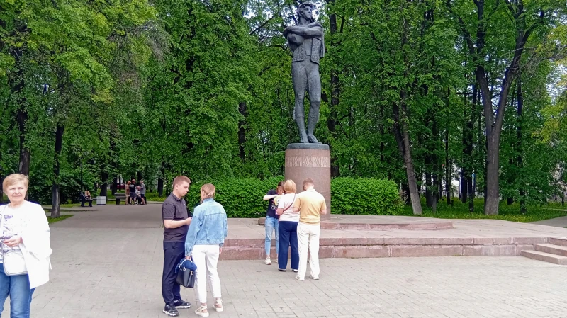 Памятник Фёдору Волкову.