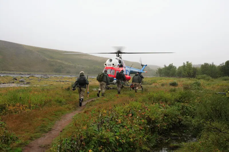 6 фото — До отдаленных рек можно добраться только на вертолете.