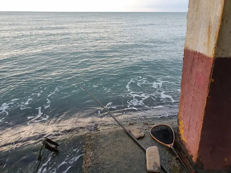 7 фото — Такое небольшое волнение моря и слабое замутнение воды можно считать идеальным для ловли...