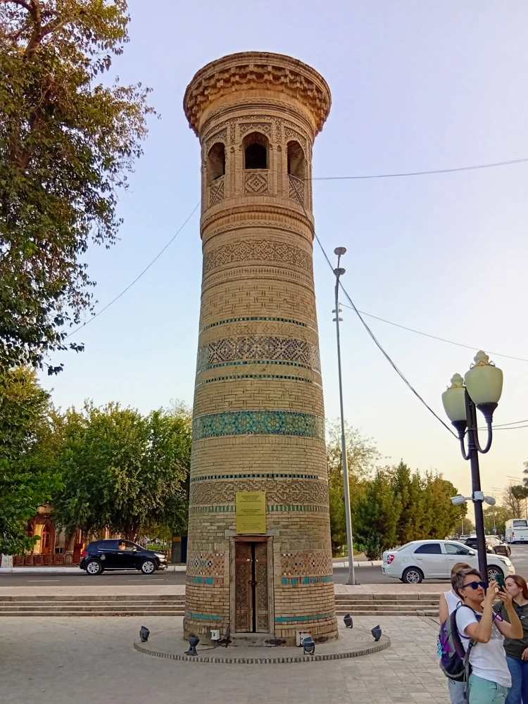 Минарет комплекса Боло-Хауз.