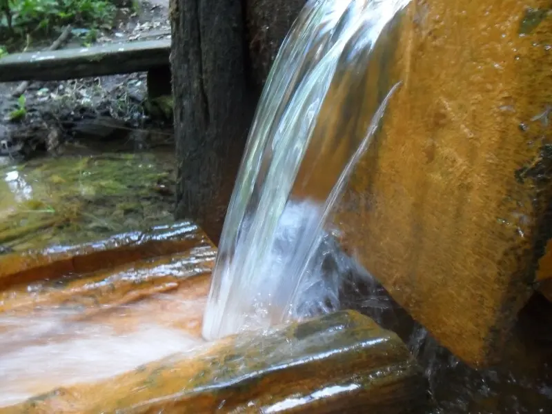 Вода кристально чистая