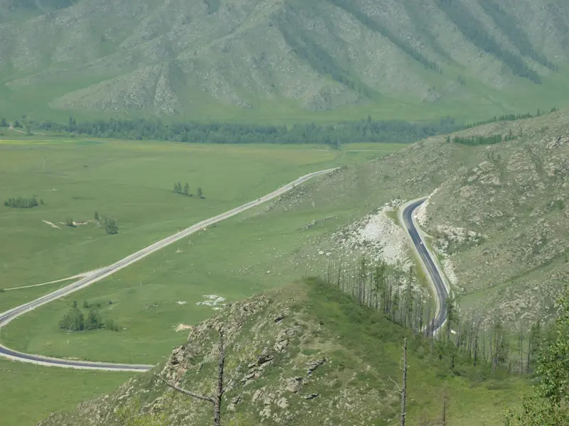 Спуск с перевала в сторону Горно-Алтайска