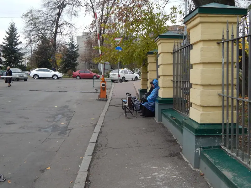 Бабушки тоже собирают пожертвования