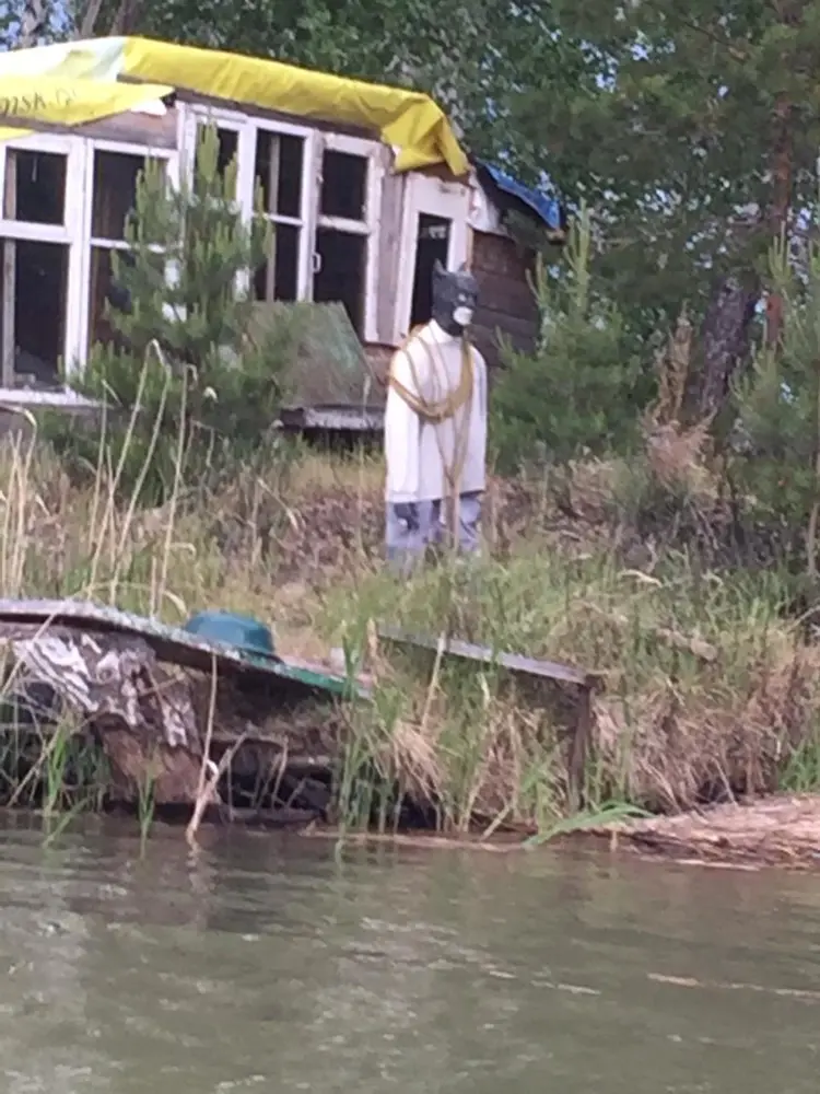 Не только ЗЕК`ов, видимо, ссылали в Сибирь. Кого только не встретишь.