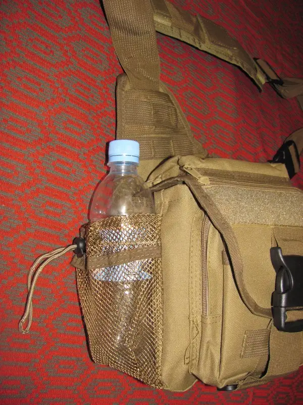 Вид с правого бока — карман для бутылки с водой