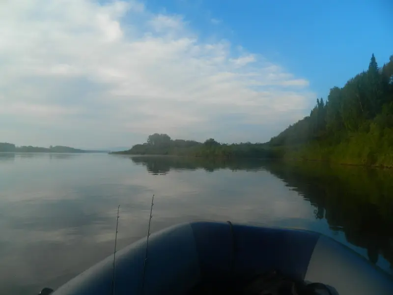 Место впадения ручья, вытекающего из озера Красного.