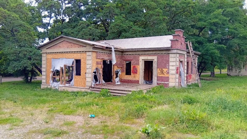 Остатки декораций со съёмок фильма.