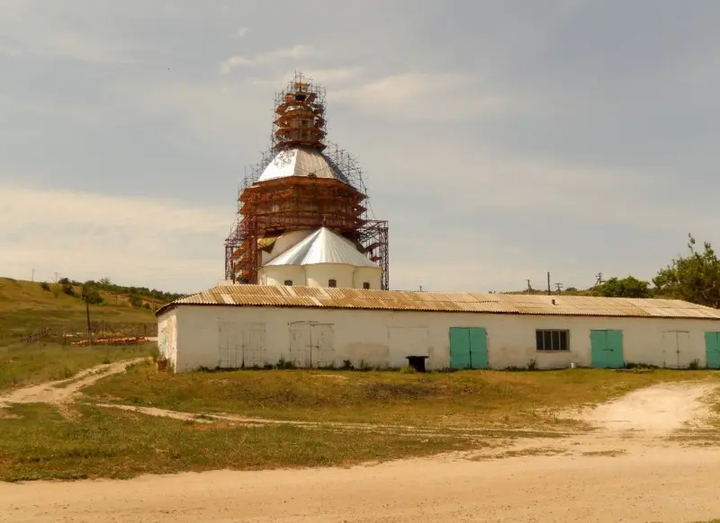 На площади, перед храмом, проводились станичные праздники и ярмарки.