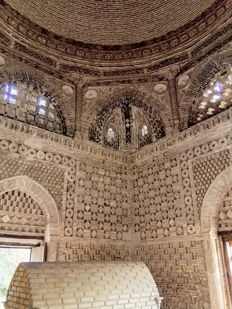 Мавзолей Исмаила Самани, внутреннее убранство.