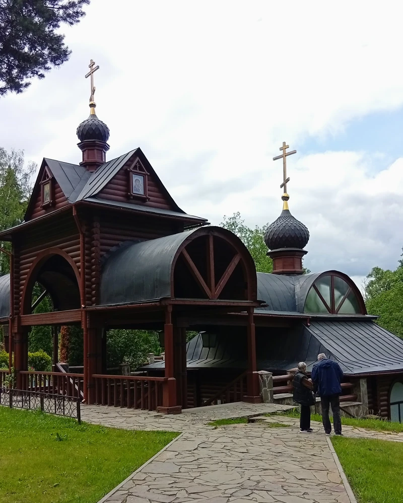Купальня с часовней.