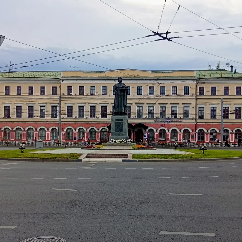 Памятник Ярославу Мудрому.