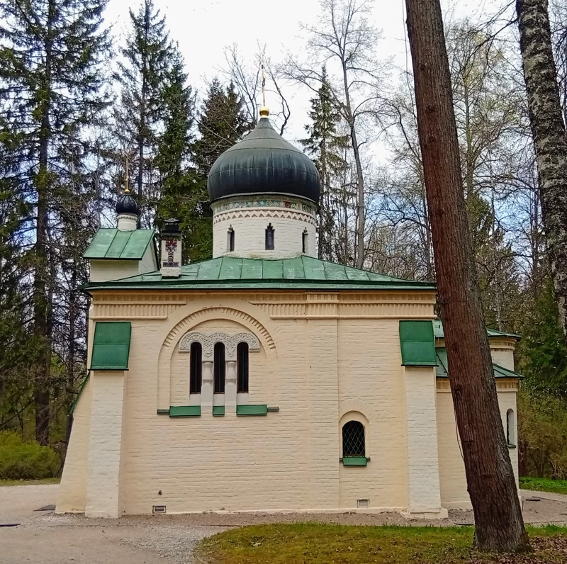 Церковь Спаса Нерукотворного Образа 1881-1882 гг. Архитекторы В. М. Васнецов и В. Д. Поленов.
