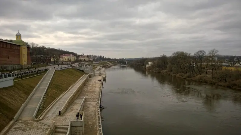 Днепр, вид с нового моста вниз по течению.