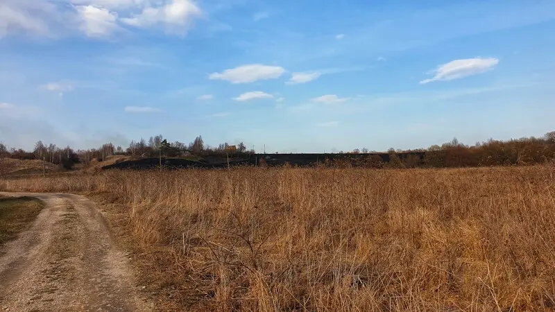 В дали огонь подходил почти вплотную к домам.