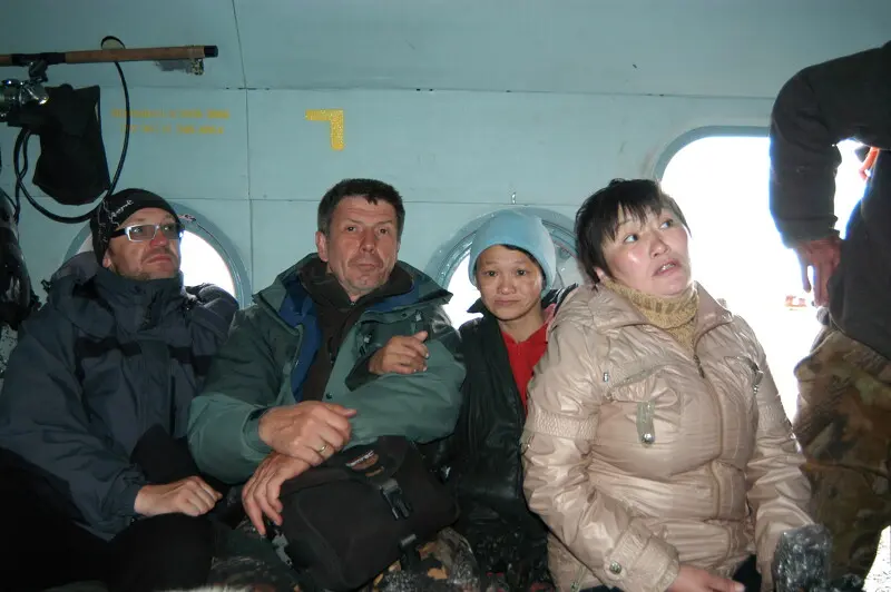 Чтобы попрощаться с нами они зашли на борт вертолета.