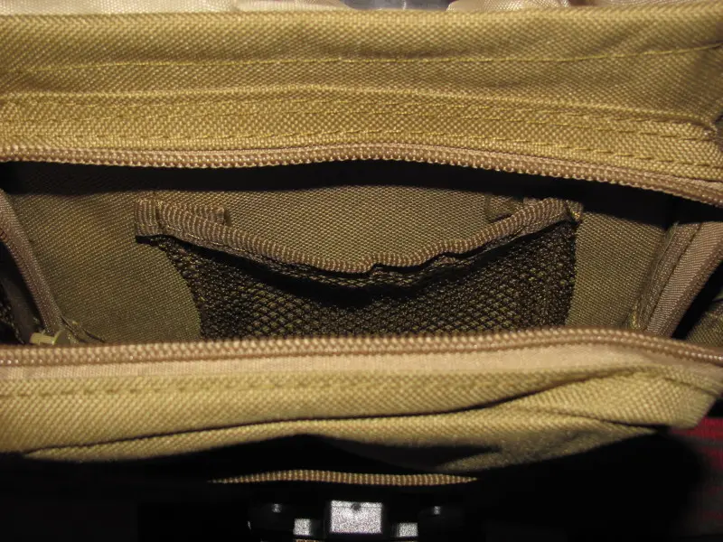 Открытый передний карман на большом отделе с внутренним кармашком