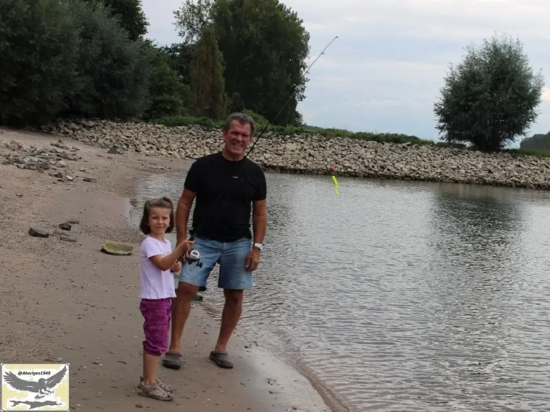 С внучкой на рыбалке, Рейн в Германии