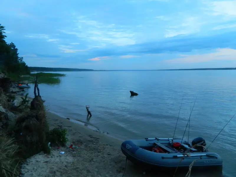 Снова утро, снова на рыбалку.