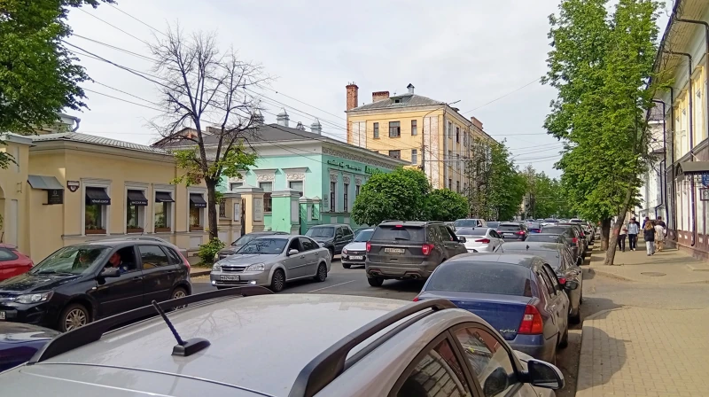 Субботняя улица. День города.