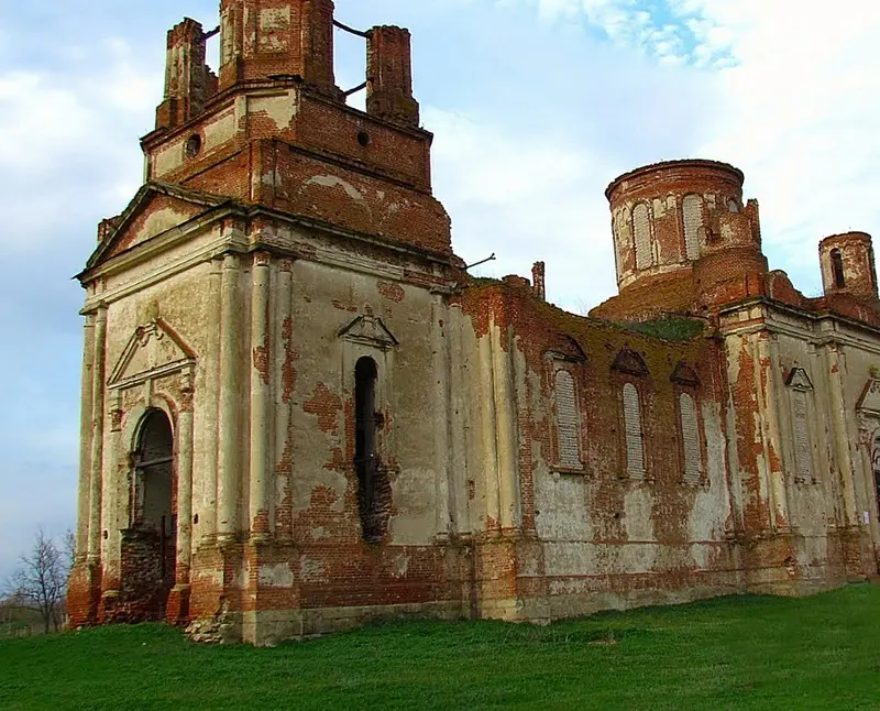 Развалины Покровского собора.